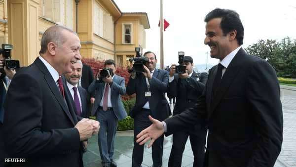 داوود أوغلو يتهم أردوغان بخيانة تركيا لصالح قطر