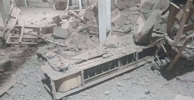 قصف حوثي يدمر أكبر مصانع الحديدة ويتسبب بقتل وجرح عشرات العاملين فيه 
