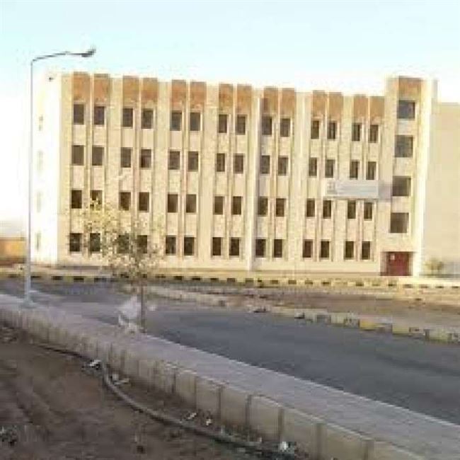 عقب تنصل الحوثي .. أكاديميي جامعة عمران يهددون بالإضراب