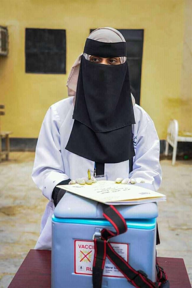 عاملة صحية تناشد بصرف مستحقاتها المنهوبة من قبل مكتب صحة تعز