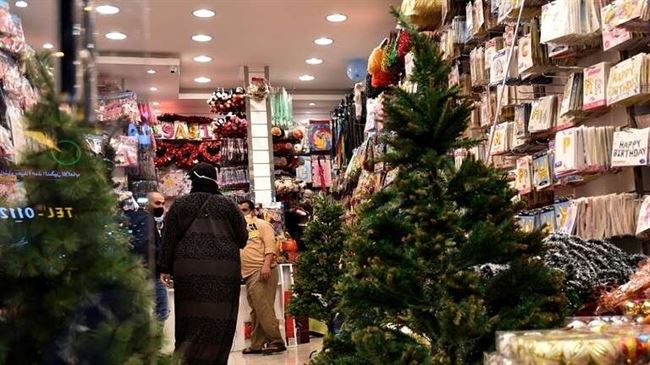أشجار وزينة عيد الميلاد للبيع في السعودية