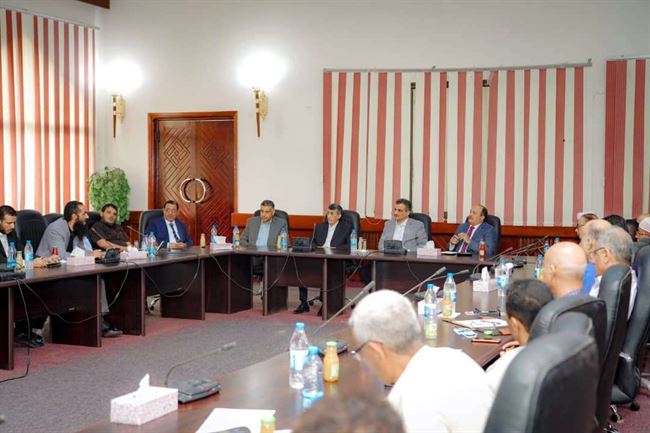 اجتماع هام برئاسة لملس يصدر عدد من القرارات بشأن اسعار السلع الأساسية والاستهلاكية بعدن