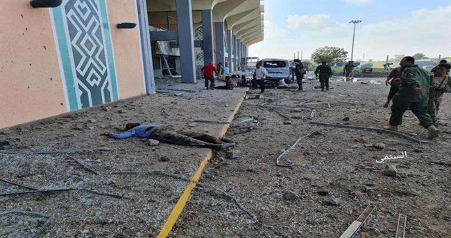بينهم مسئولون حكوميون وأجانب .. ارتفاع حصيلة ضحايا انفجارات مطار عدن (صورة)