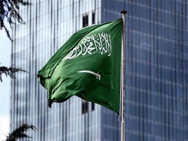 السعودية تصدر بيان هام بشأن استهداف مطار عدن