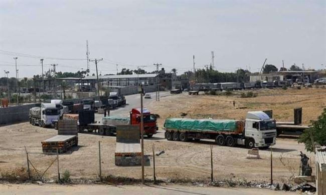 استئناف دخول شحنات المساعدات الإنسانية إلى غزة منذ انتهاء الهدنة