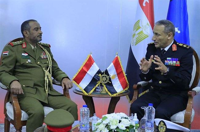 صغير بن عزيز يبحث مع رئيس أركان الجيش المصري التنسيق العسكري بين البلدين