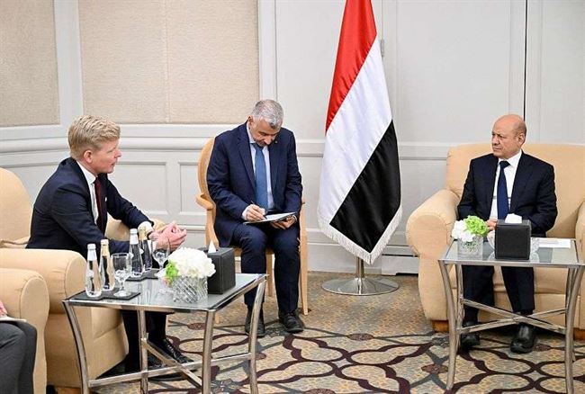 المبعوث الأممي يستكشف خطوات التوصل لاتفاق مع العليمي والسفير آل جابر