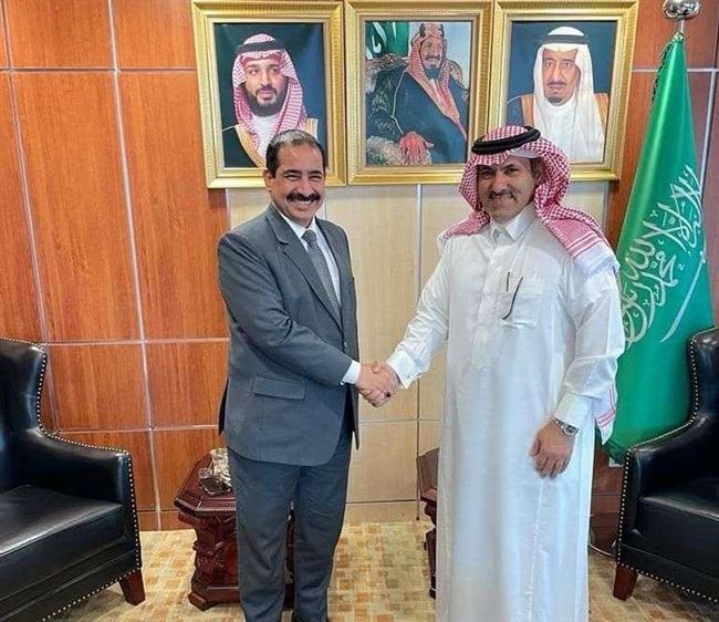 السفير آل جابر يشرعن تجاوزات وزير الداخلية لصلاحيات رئيس المجلس الرئاسي ورئيس الحكومة