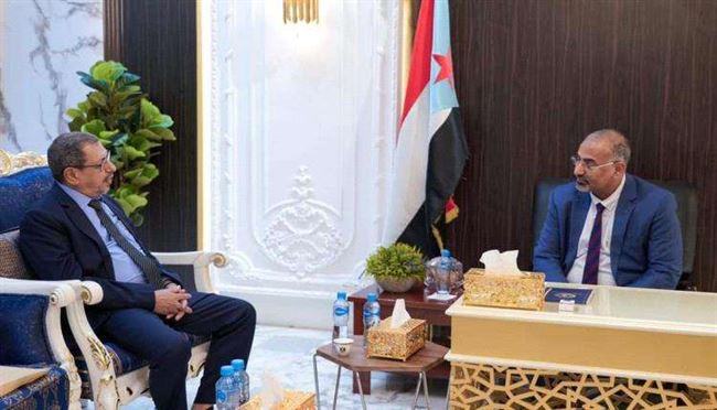 الزُبيدي يتوعد بالضرب بيد من حديد للحفاظ على القضاء