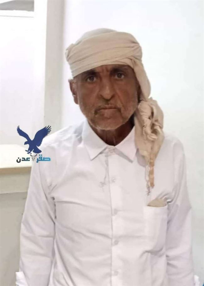 صور.. ضبط ساحر خبيث بمطار عدن بحوزته طلاسم مخيفة.. حاول الخروج إلى هذه الدولة
