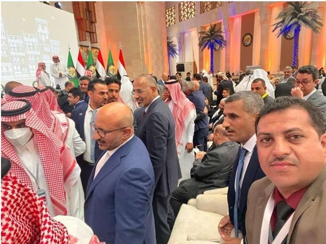 الرئاسي يتسلم مسودة الاتفاق النهائي ويصدر أول توجيه لأعضاء مجلس القيادة