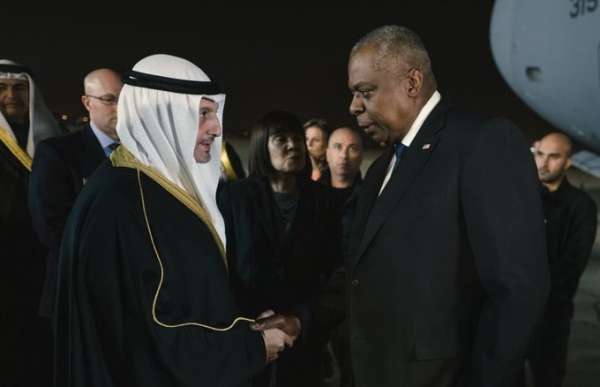 وزير الدفاع الأميركي يصل الخليج.. والهدف وضع حد لإرهاب الحوثي