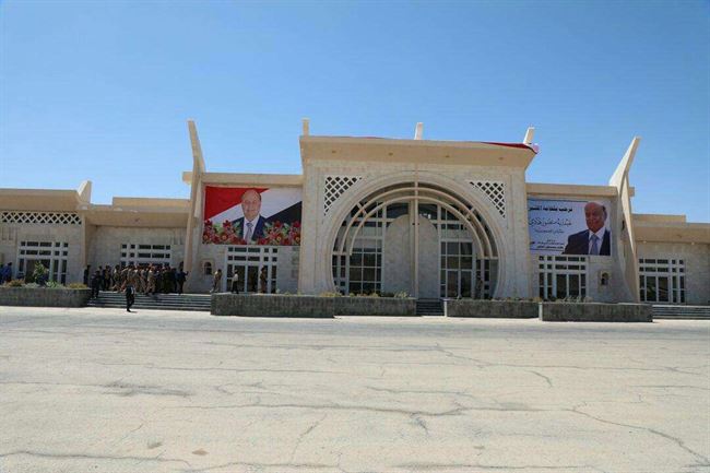جثة مرمية قرب مطار سيئون.. جريمة غامضة يكشف تفاصيلها البحث الجنائي