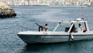 الحوثي يفجر سفينة جديدة بطائرة مفخخة.. مستجدات