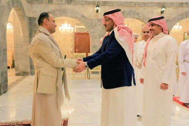 صحفي يمني: السعودية تتكفل بدفع رواتب جميع الموظفين.. عبدالملك الحوثي يرفض ذلك