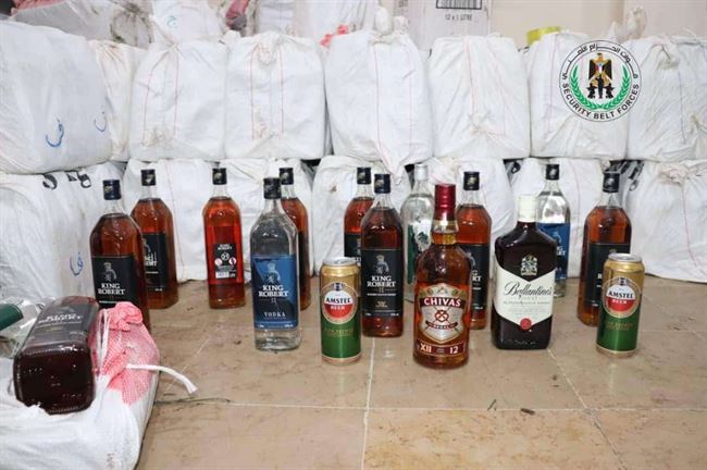 ضبط شبكة ترويج في عدن من 15 شخص مع أكثر من 2750 قنينة خمور خارجي