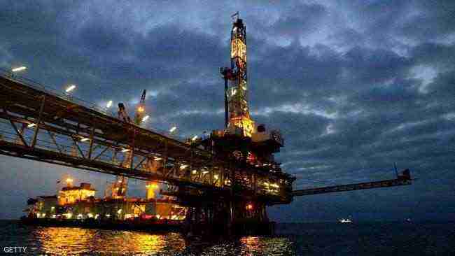 النفط يهبط مجددا بسبب مخاوف "التخمة"
