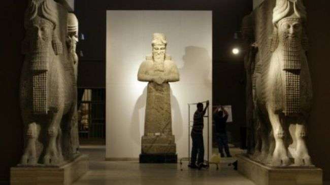 الرئيس الفرنسي يقترح حفظ التراث المهدد في سوريا والعراق بمتحف اللوفر