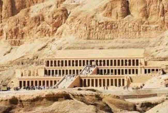 مصر تسترد قطعة حجرية من معبد حتشبسوت من بريطانيا