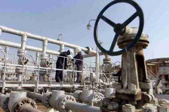 وزير النفط العراقي يؤكد التزام بلاده بخفض الإنتاج 200 ألف برميل يوميا