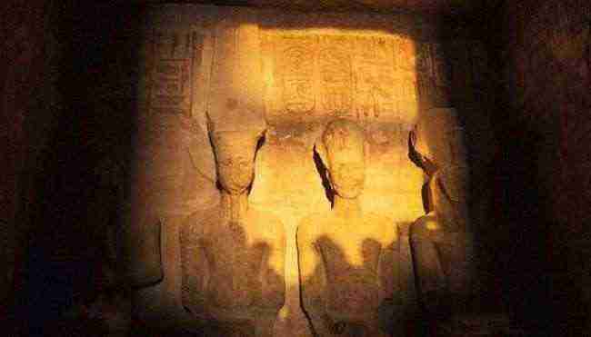 تعامد الشمس على التماثيل الفرعونية