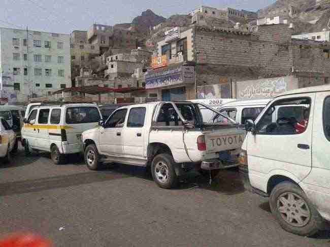 شلل الحركة العامة في عدن بسبب أزمة المشتقات النفطية
