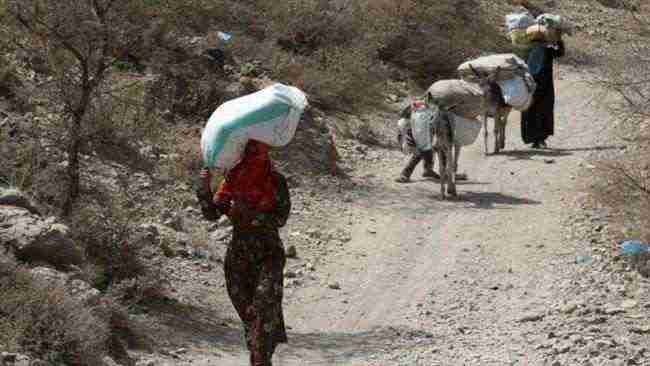 تبيشعة في تعز.. نزوح  115 أسرة حاصرها الحوثيون
