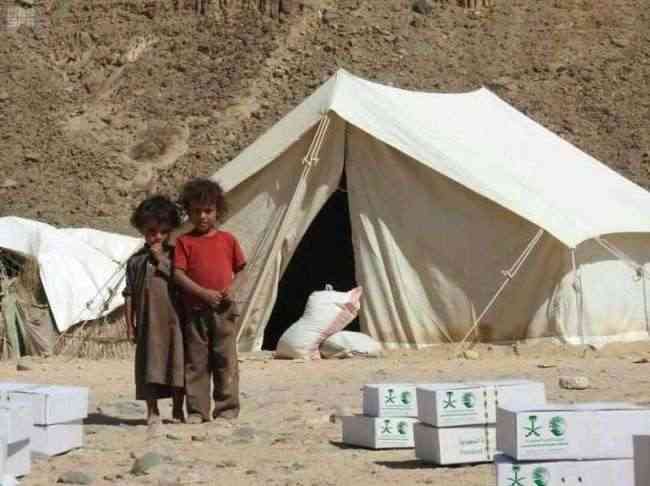 مركز الملك سلمان يدشن توزيع مساعدات اغاثية لنازحي مخيم الخانق بمأرب