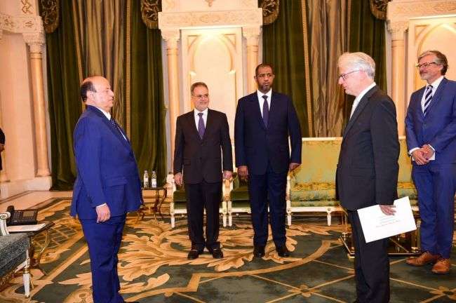 الرئيس هادي يتسلم أوراق اعتماد عدد من السفراء