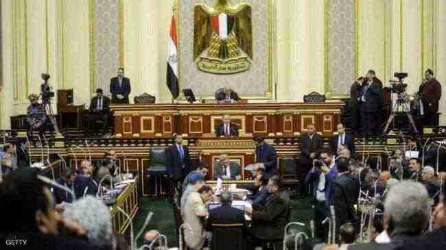 البرلمان المصري يوافق مبدئياً على تمديد فترة حكم الرئيس