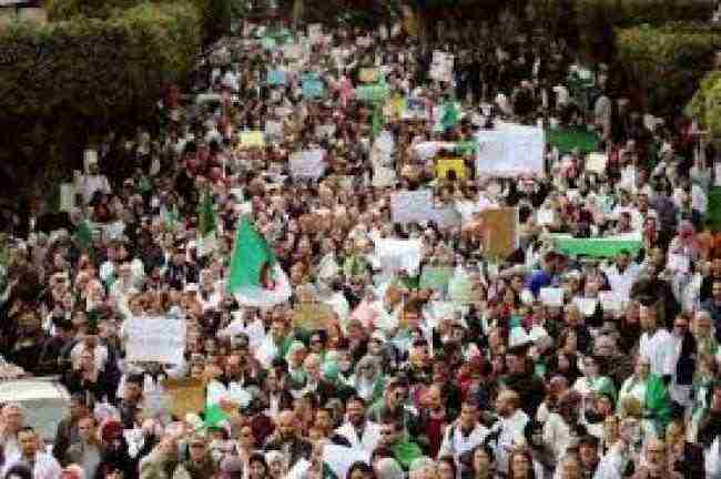 المحامون الجزائريون يحتجون ضد بوتفليقة
