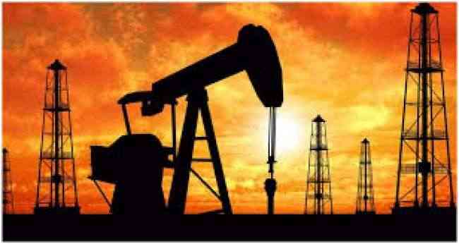 اسعار النفط تتراجع مع التركيز على مستقبل الإمدادات