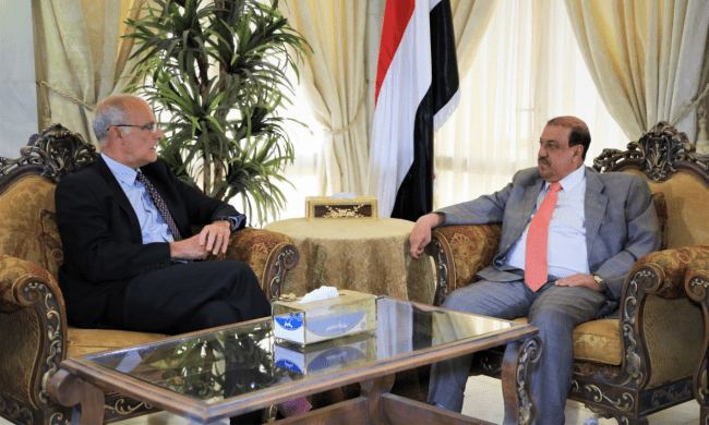 رئيس وأعضاء هيئة مجلس النواب يناقشون مستجدات الأوضاع في اليمن مع السفير البريطاني