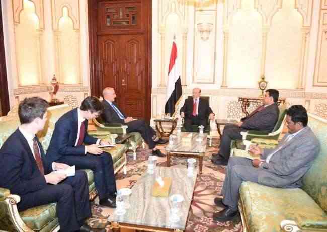 الرئيس هادي يؤكد تعامل الحكومة الإيجابي مع إتفاق السويد رغم مماطلات الحوثيين