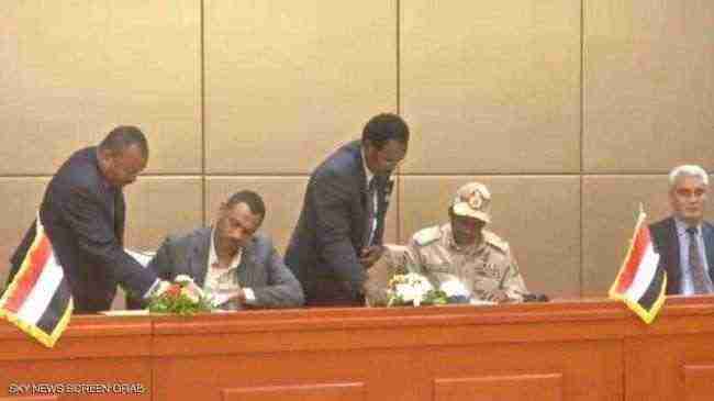 السودان.. التوقيع بالأحرف الأولى على الإعلان الدستوري
