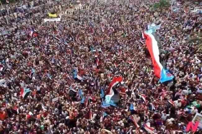 شاهد بالفيديو .. أم كل الجنوب تشارك في مليونية النصر والتأييد في #عدن