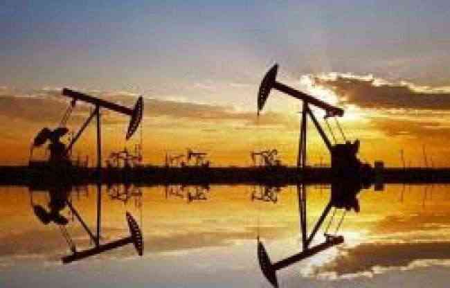 أسعار النفط تستقر وتتجه صوب تحقيق مكسب أسبوعي
