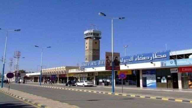 هبوط طائرة في مطار صنعاء .. وهذا ما تحمله!؟