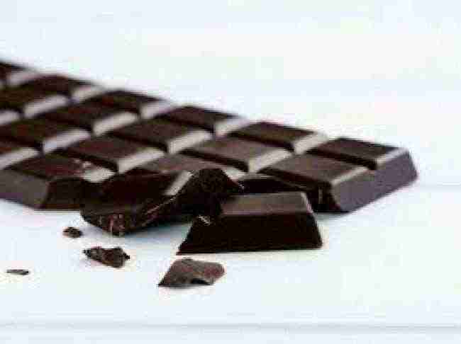 باحثون: تناول الشوكولاتة الداكنة قد لا يكون مفيدا للبصر