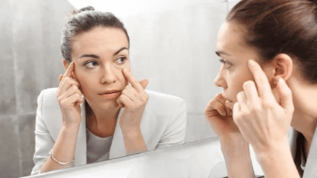3 علامات تحذيرية على الوجه تدل على نقص فيتامين B12