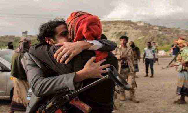 إصلاح الشرعية يبادل أسرى حرب بقتلة في سجون الحوثيين