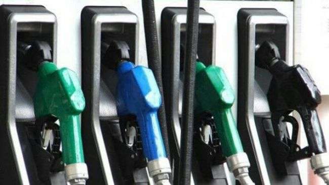 تعرف على الأسعار الجديدة.. السعودية تعلن خفض أسعار البنزين ابتداءا من اليوم